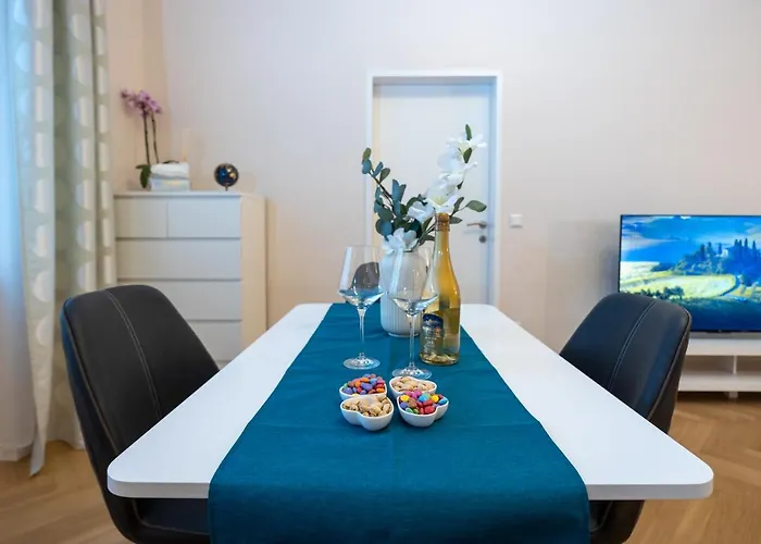 Spacious Prater L Ac L Sleeps 4